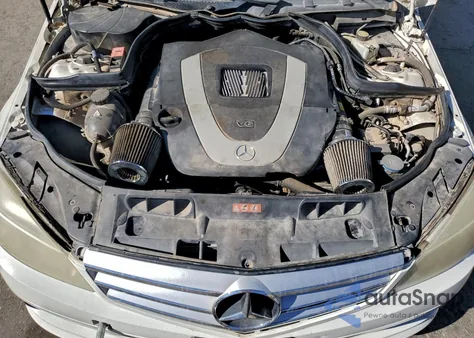 2010 Mercedes-Benz C 300 z USA, uszkodzony, nr VIN WDDGF5EB5AF410043